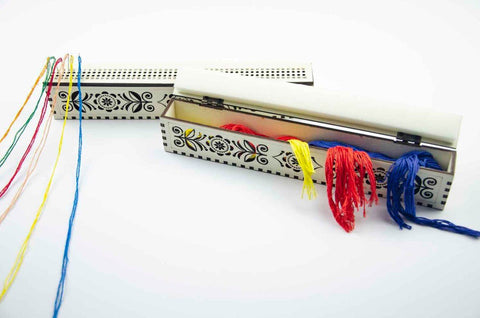 Dramblio kaulo medinis adatų laikiklis siuvinėjimui — 100 skylių - kaSiulai.lt