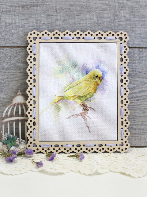 Elegantiškas kryželiu siuvinėjimo komplektas „Plunksnuotas bičiulis“, 15×14 cm - kaSiulai.lt