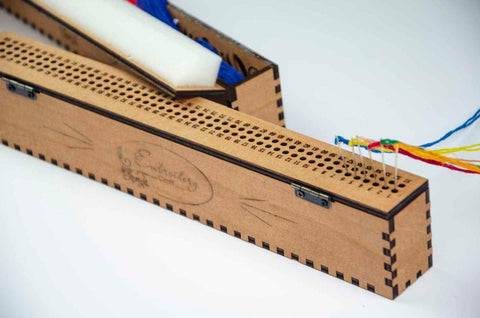 Elegantiškas riešutmedžio adatų laikiklis siuvėjams – 100 skylių - kaSiulai.lt