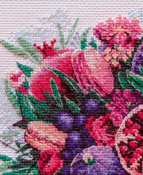 RIOLIS "Fruitful Bouquet" siuvinėjimo rinkinys Nr. 2230 — 25×25 cm, 24 spalvų