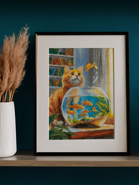 Ginger Observer – siuvinėjimo rinkinys RIOLIS Nr. 2218 (14ct AIDA, 21×30 cm, 28 spalvų)