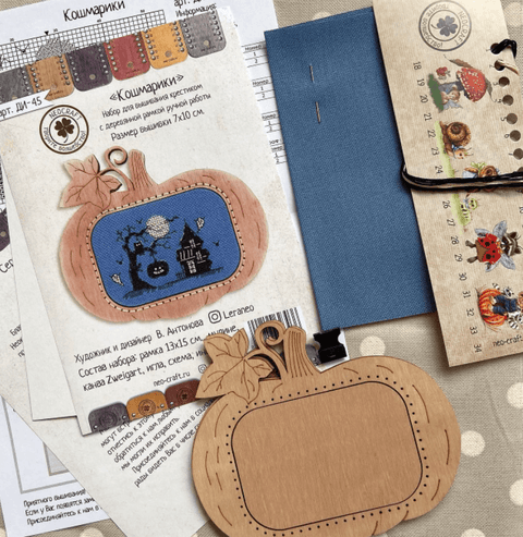NeoCraft siuvinėjimo rinkinys „Moliūgas“ – Helovino kryželiu su mediniu 7×10 cm rėmeliu