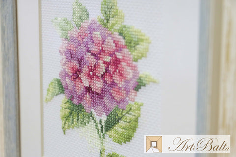 Hortenzija — siuvinėjimo komplektas ant Aida 14, 17 spalvų, 12×12 cm - kaSiulai.lt