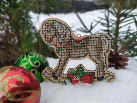 Kalėdinė arkliuko figūrėlė KF022/74 - kaSiulai.lt