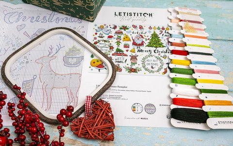 Kalėdinis kryželių komplektas „Christmas Sampler“, 38×27 cm - kaSiulai.lt