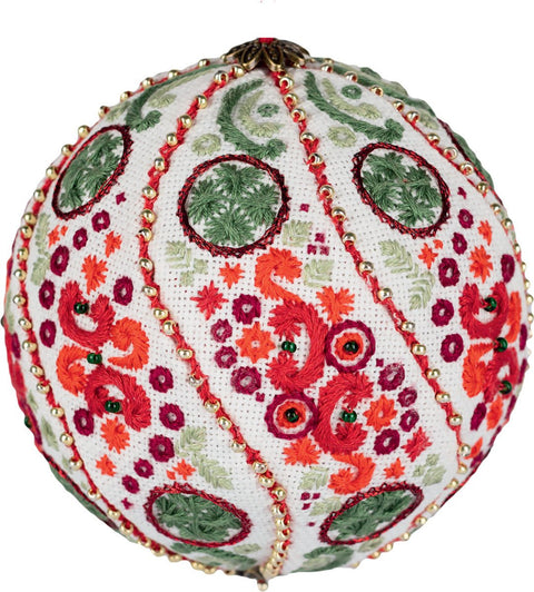 Kalėdinis siuvinėjimas kryželiu — eglutės žaisliukai ir raštai - kaSiulai.lt