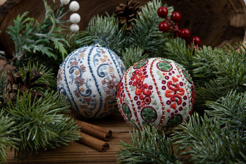 Kalėdinis siuvinėjimas kryželiu — eglutės žaisliukai ir raštai - kaSiulai.lt