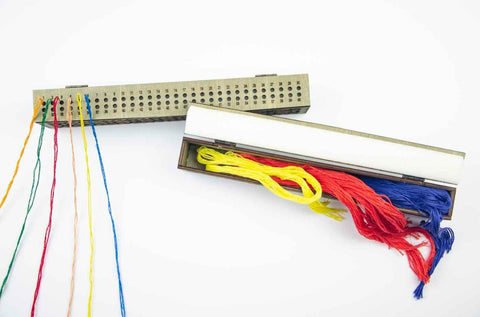 Karpatų eglės medinis adatų laikiklis — 60 skylių - kaSiulai.lt