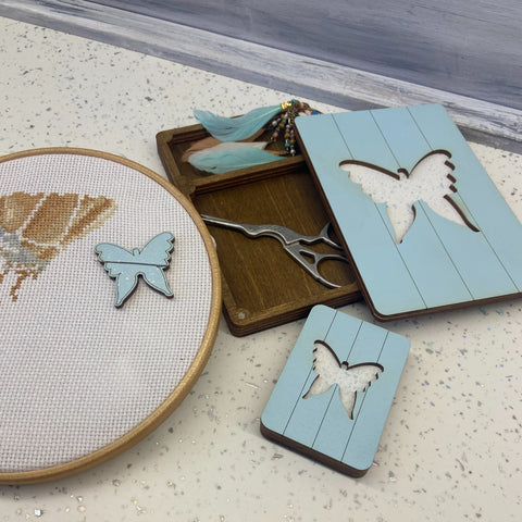 KF059/13 magnetinis adatų laikiklis „Drugelis“ siuvimui ir siuvinėjimui - kaSiulai.lt