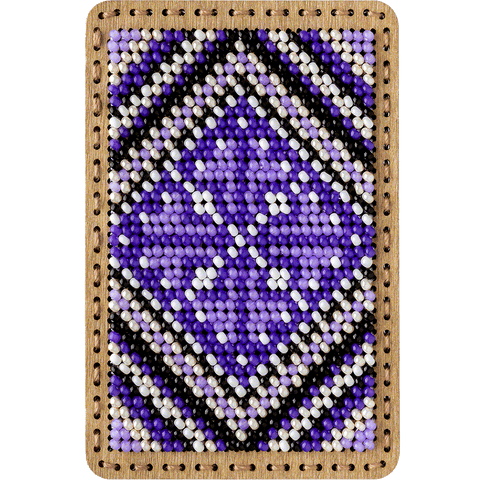 Wonderland Crafts rinkinys adatinės siuvinėjimui karoliukais su perforuotu dangteliu, 6×9 cm, 5 spalvų (975 vnt.)