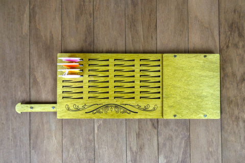 Kompaktiškas stalinis siūlų ričių organizatorius - kaSiulai.lt