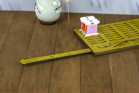 Kompaktiškas stalinis siūlų ričių organizatorius - kaSiulai.lt