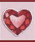 Komplektas širdelės ženkleliui — plastikinė 14 ct kanva, 5,3×6 cm - kaSiulai.lt