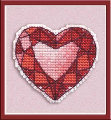 Komplektas širdelės ženkleliui — plastikinė 14 ct kanva, 5,3×6 cm - kaSiulai.lt