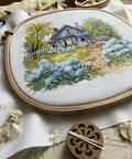 Komplektas siuvinėjimui kryželiu „Sodyboje“, 17,5×17 cm — mėgėjams - kaSiulai.lt