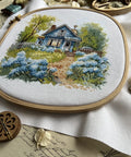 Komplektas siuvinėjimui kryželiu „Sodyboje“, 17,5×17 cm — mėgėjams - kaSiulai.lt