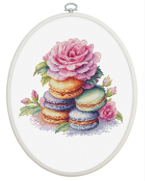 Komplektas siuvinėjimui kryželiu su lankeliu „Prancūziški makarunai“, 16×15 cm - kaSiulai.lt