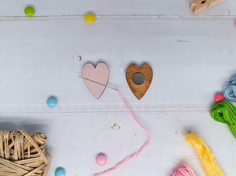 Magnetinis adatų laikiklis siuvinėjimui kryželiu – rožinės širdies formos