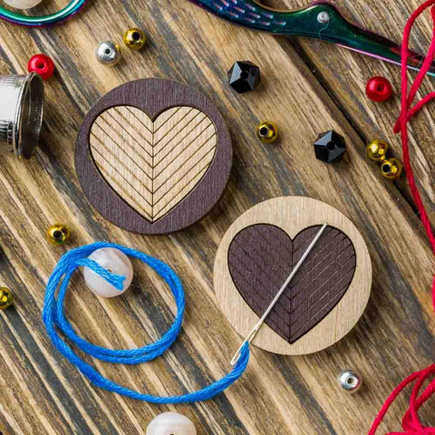 Wonderland Crafts dvipusis adatų laikiklis su neodimio magnetais