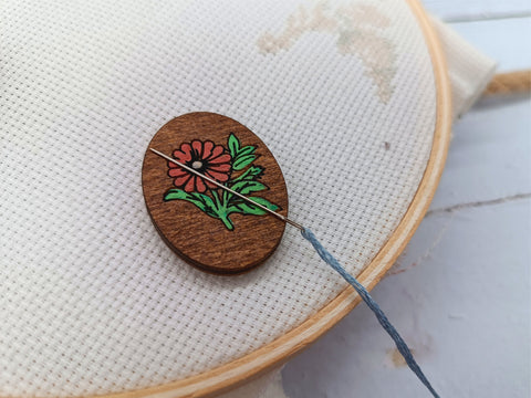 Magnetinis siuvimo adatos laikiklis „Gėlės“ KF059/205P - kaSiulai.lt