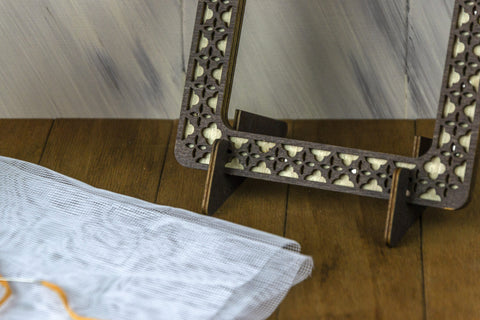 Magnetinis siuvinėjimo lankas 14×14 cm, wenge — stabilus ir patogus - kaSiulai.lt