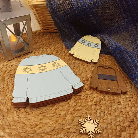 Medinė adatų dėžutė „Geltonas megztinis“ KF056/80 - kaSiulai.lt