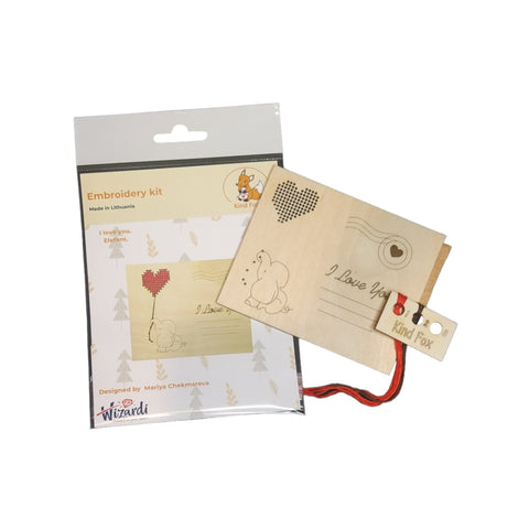 Medinė atvirutė „Myliu tave“ — dramblys su kryželiu KF022/131 - kaSiulai.lt