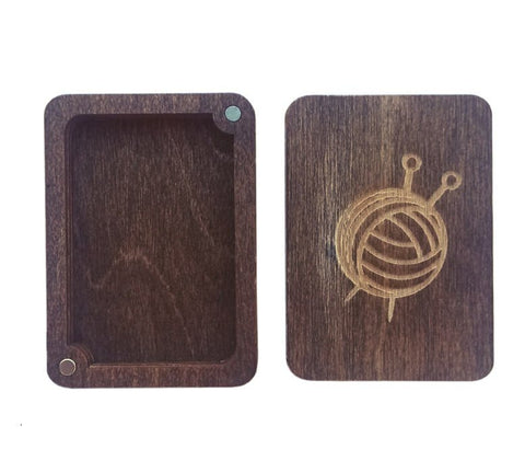 Medinė dėžutė žymekliams mezgant, 5×7×2,5 cm KF057/30 - kaSiulai.lt