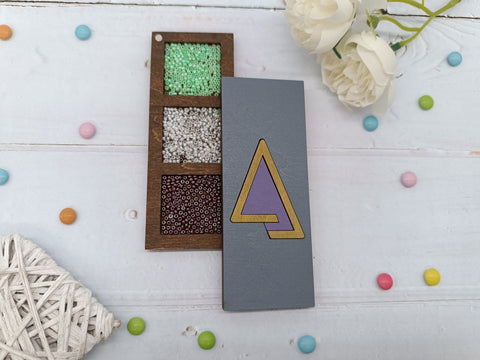 Medinė karoliukų dėžutė „Violetinis trikampis“ KF027/106 - kaSiulai.lt