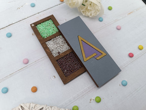 Medinė karoliukų dėžutė „Violetinis trikampis“ KF027/106 - kaSiulai.lt