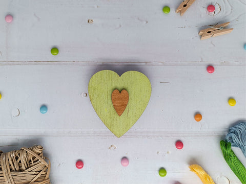 Medinis adatų dėklas su žalia širdele KF056/100G - kaSiulai.lt