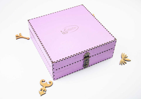 Medinis adatų laikiklis siuvinėjimui „Levandos“ — 210 skylių - kaSiulai.lt