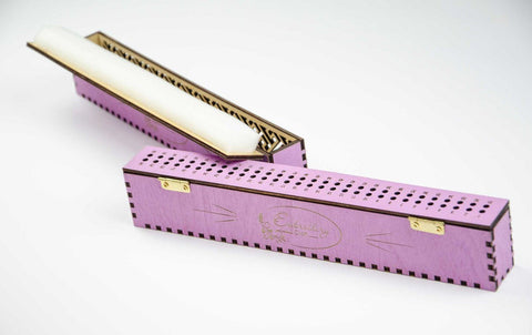 Medinis siuvinėjimo adatų laikiklis — 60 skylių, levandų motyvas - kaSiulai.lt