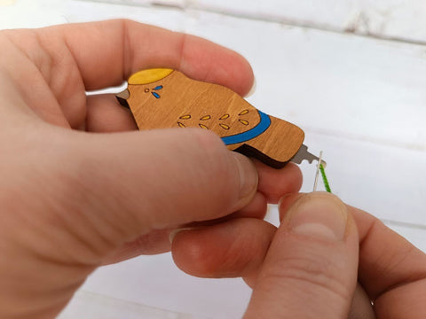 Mėlynas adatos įvėriklis „Paukštis“ KF070/1 - 1 - kaSiulai.lt