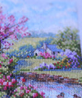 Merejka „Pavasaris“ – kompaktiškas kryželiu siuvinėjimo komplektas, 11,5×11,5 cm - kaSiulai.lt