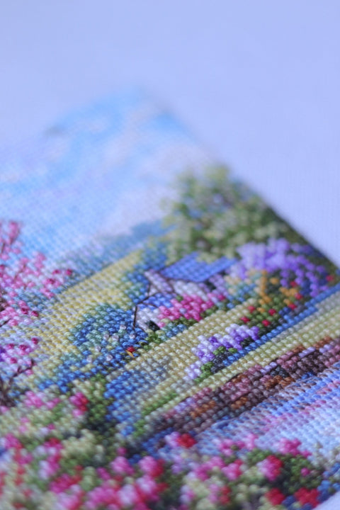 Merejka „Pavasaris“ – kompaktiškas kryželiu siuvinėjimo komplektas, 11,5×11,5 cm - kaSiulai.lt