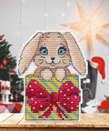 Mielas magnetui skirtas siuvinėjimo komplektas kryželiu, 14 ct plastikinė kanva, 6,7×8,7 cm, 10 spalvų - kaSiulai.lt