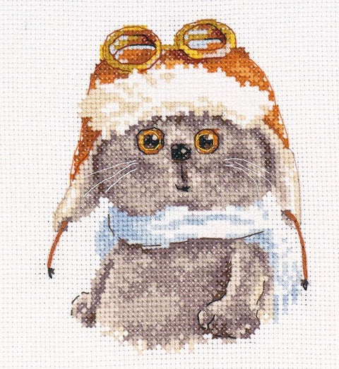Mielas pilotuojantis katinas — siuvinėjimo komplektas Aida 14, 10 × 12 cm - kaSiulai.lt