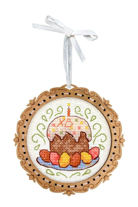 Mini siuvinėjimo komplektas ant medinio pagrindo „Velykinis pyragas“, 8×8 cm - kaSiulai.lt
