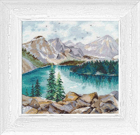 Moraine ežeras — siuvinėjimo komplektas kryželiu 20×20 cm, Zweigart 16 ct, mėgėjams - kaSiulai.lt