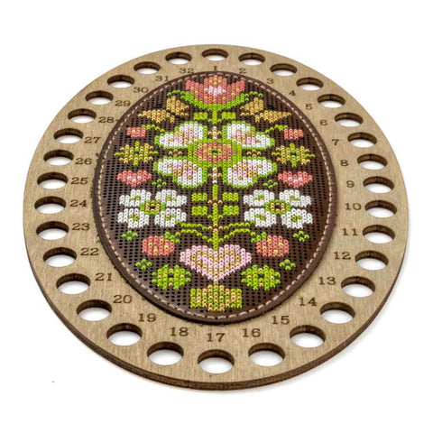 Siuvinėjimo rinkinys siūlų organizatoriui „Gėlių įkvėpimas“ 12,5 x 20,5 cm