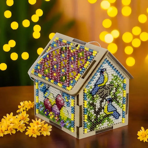 Medinis siuvinėjimo kryželių rinkinys su Preciosa karoliukais, 6,5×7×5,5 cm