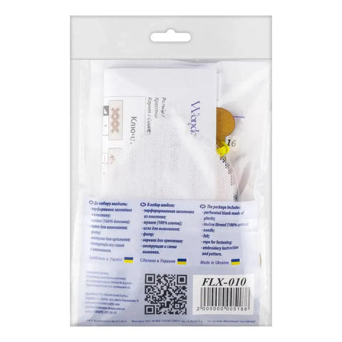 Kalėdinis kryželių siuvinėjimo rinkinys ant plastikinio pagrindo — eglutės pakabukas