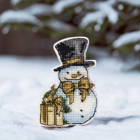 Kalėdinis eglutės pakabukas — siuvinėjimo kryželiu rinkinys ant perforuoto plastiko (Wonderland Crafts)