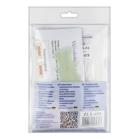 Kalėdinis eglutės pakabukas — siuvinėjimo kryželiu rinkinys ant perforuoto plastiko (Wonderland Crafts)