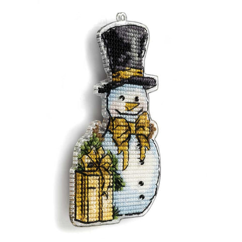 Kalėdinis eglutės pakabukas — siuvinėjimo kryželiu rinkinys ant perforuoto plastiko (Wonderland Crafts)