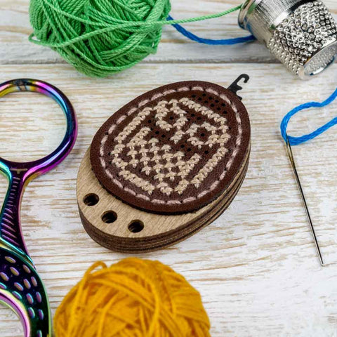 Wonderland Crafts kryželių rinkinys adatų įvėrėjui, dirbtinė oda 3×4,5 cm