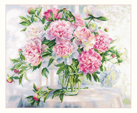 Peonijos prie lango — siuvinėjimo komplektas (Aida 14, 46×38 cm, 48 spalvų) - kaSiulai.lt