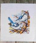 Plunksnuoti aristokratai — kryželiu siuvinėjimo komplektas 20×18 cm - kaSiulai.lt