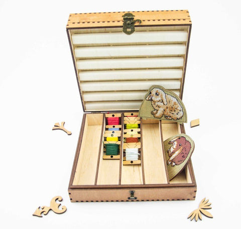 Prabangus riešutmedžio adatų dėklas, 210 skylių — siuvinėjimui - kaSiulai.lt